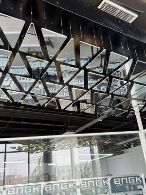 三角悬浮矩阵数控悬浮发光酒吧艺术空间数控升降