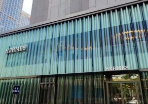 超白渐变蓝竖纹艺术玻璃 商场幕墙隔断条纹热熔玻璃 高端门店装饰长虹玻璃