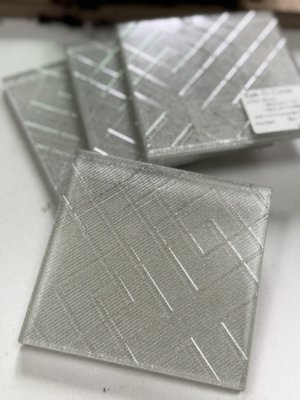 夹丝玻璃