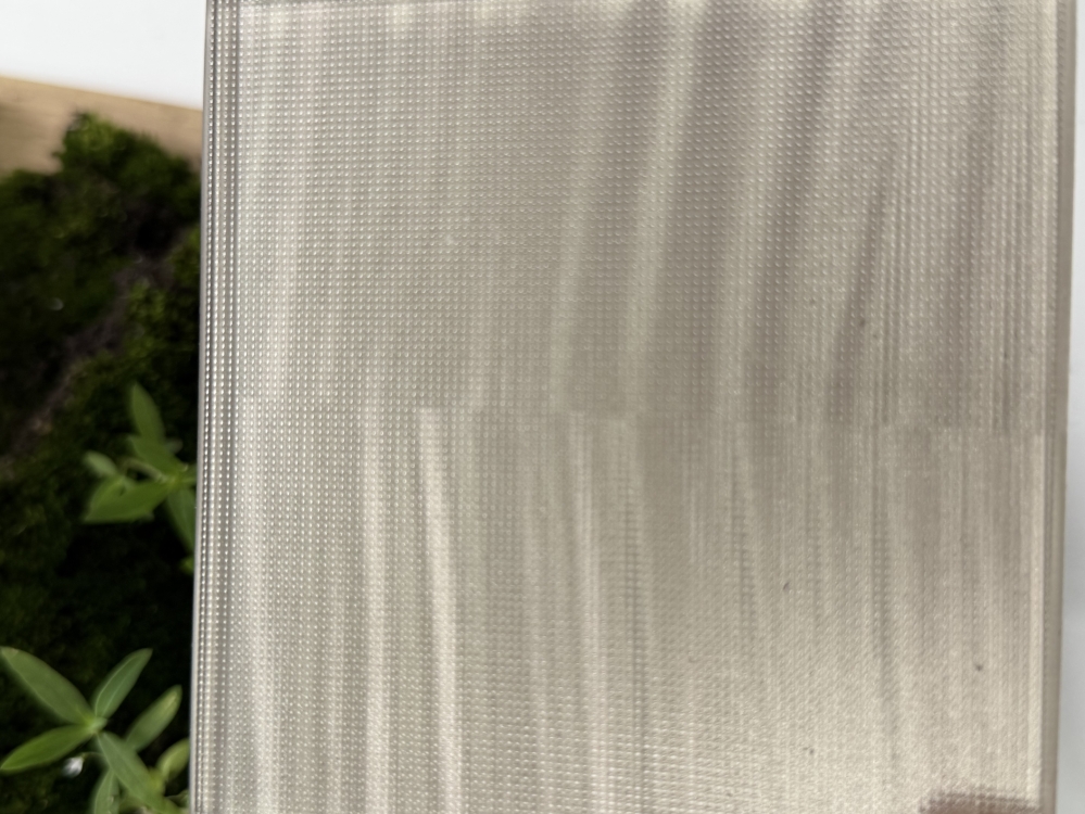 夹丝玻璃
