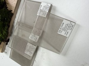 夹丝玻璃