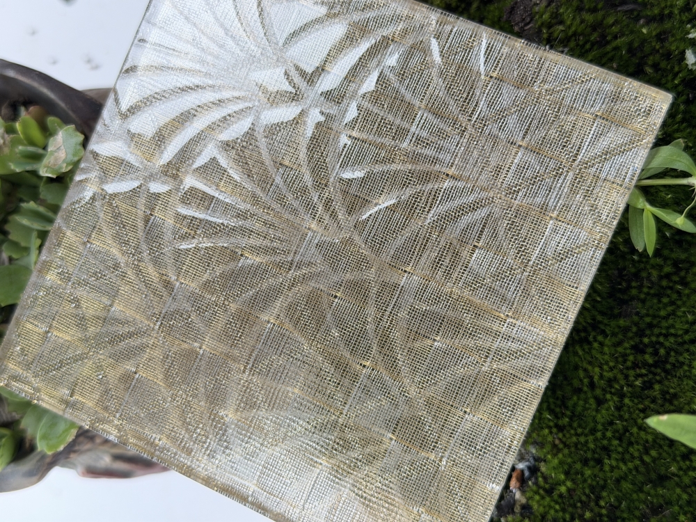 夹丝玻璃