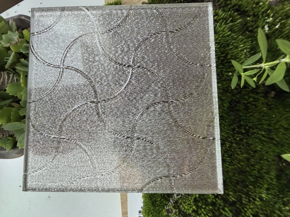 夹丝玻璃