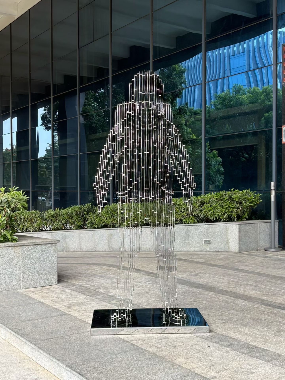 不锈钢天空人形雕塑
