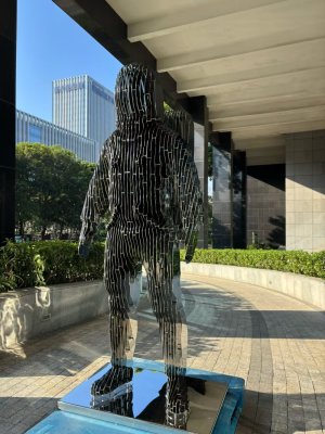 不锈钢天空人形雕塑